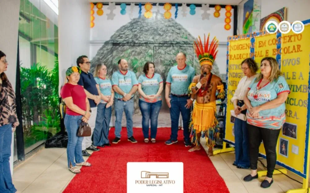 Vereadores prestigiam abertura da exposição Saberes Indígenas no Paço Municipal